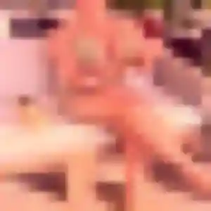 Ophelie, 27 ans, en ligne à Combourg pour une rencontre coquine