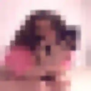 Elena, femme de 28 ans propose rencontre coquine à Cornebarrieu