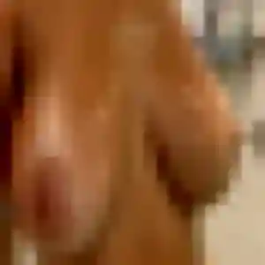 Photo privée de Nora, 45 ans à Divonne-les-Bains - plan discret
