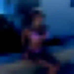 Zineb, 37 ans, connectée à Fouesnant pour un rencontre coquine