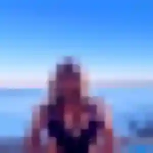 Rejoins Veronique, 25 ans à La Trinité en privé