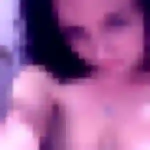 Ursule, 25 ans, en ligne à Revin pour un rencontre coquine