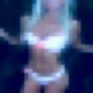Flore, 29 ans, connectée à Roye pour une rencontre coquine