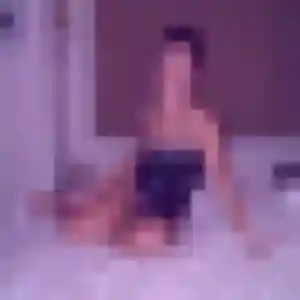 Adeline, fille de 20 ans propose rencontre coquine à Saint-Chéron