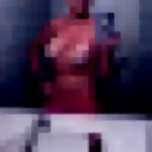 Tania, 25 ans, connectée à Sénas pour un rencontre coquine