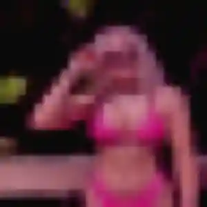 Romina, 21 ans, connectée à Suresnes pour une rencontre coquine