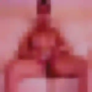 Alix, 19 ans, connectée à Tremblay-en-France pour une rencontre coquine